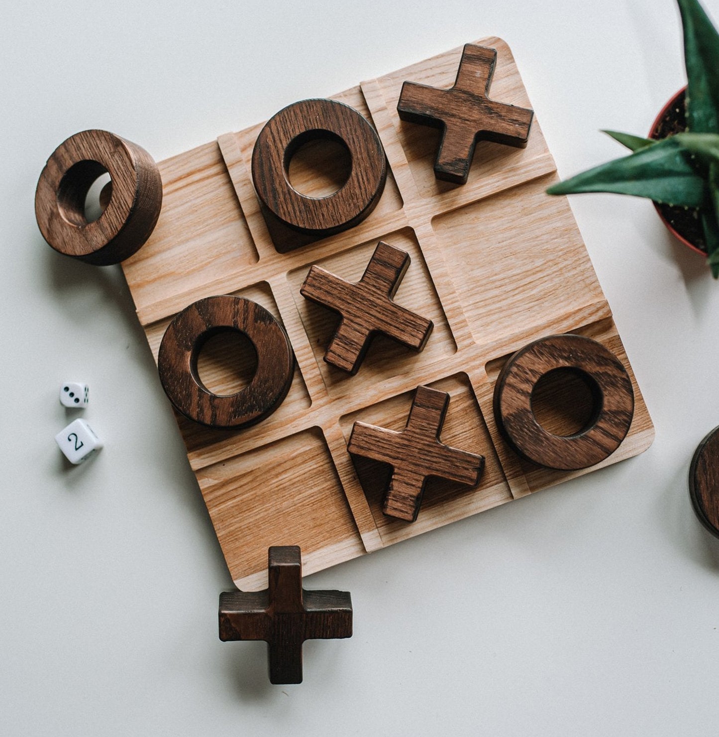 Kryžiukai-Nuliukai - Stalo Žaidimas " Kryžiukai ir Nuliukai "