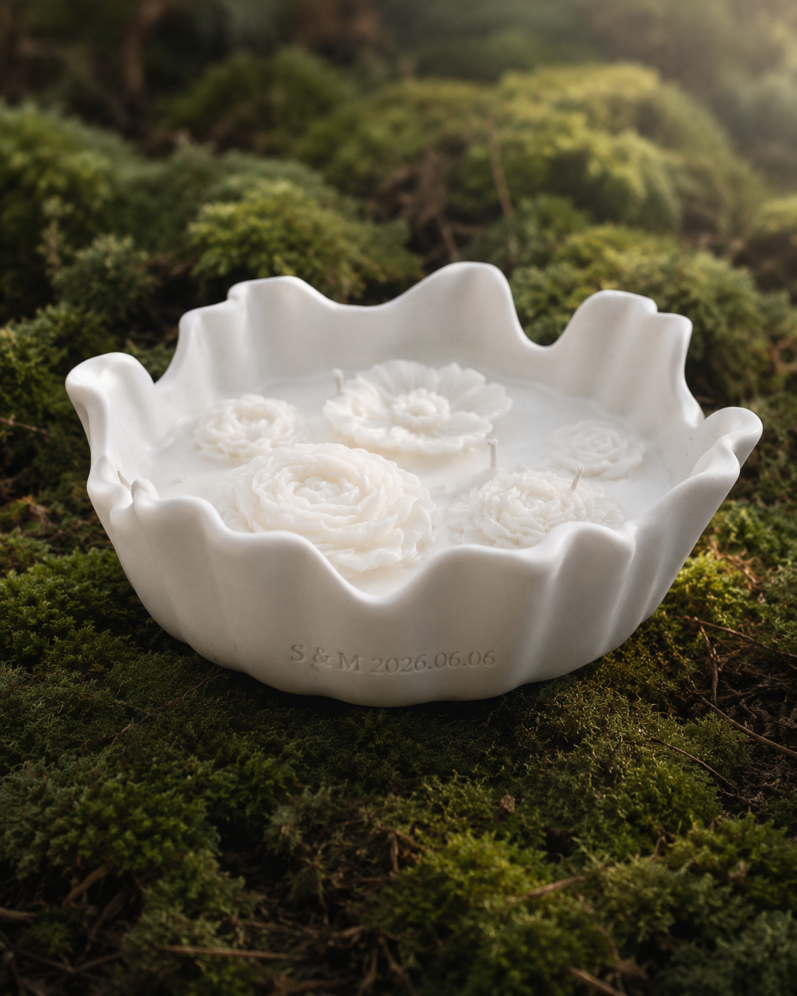 AURA Garden Midi – gėlių kompozicijos žvakė